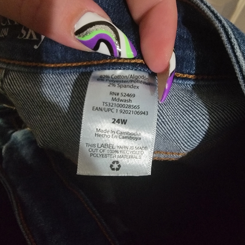 Distressed Jeans - Picture 4 of 5